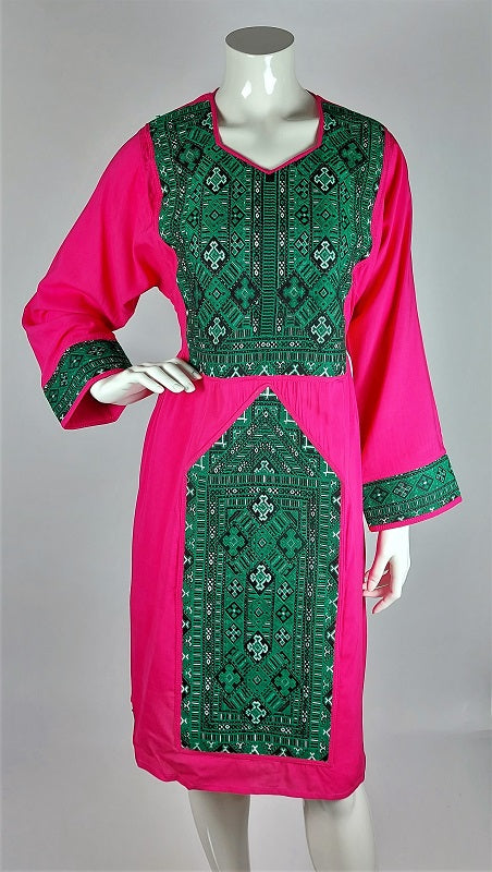 Tribal Balochi dress, with colorful embroidery #5 Woshoush Galerie & Trading Tribal Balochi dress, with colorful embroidery #5 Woshoush Galerie & Trading