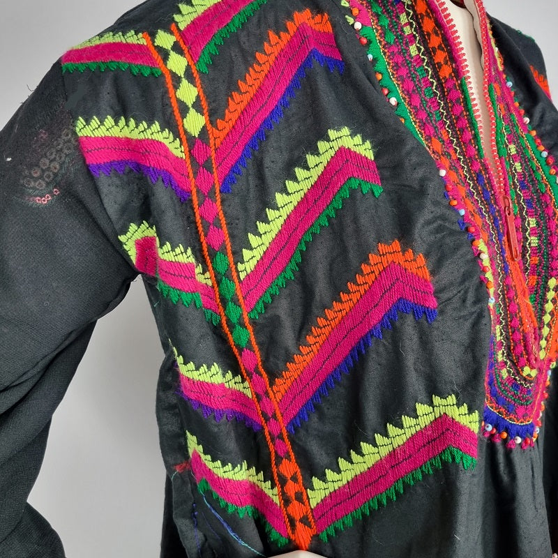 Unique hand embroidered Kohistani dress, vintage Kohistan tribal fashi –  Woshoush Galerie & Trading